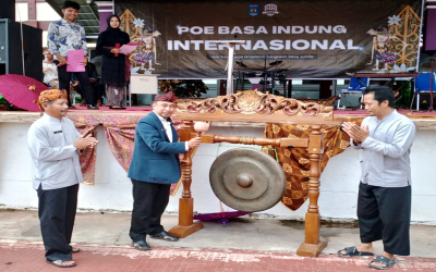 SMA Negeri 1 Ciawigebang Kuningan Peringati Hari Bahasa Indung Internasional Ditandai Dengan Tampilan Seni Bernuansa Kesundaan